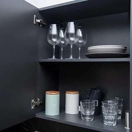 Spacious 1 Flat Near Public Transportation Apartmán *