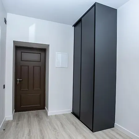 Spacious 1 Flat Near Public Transportation ريغا